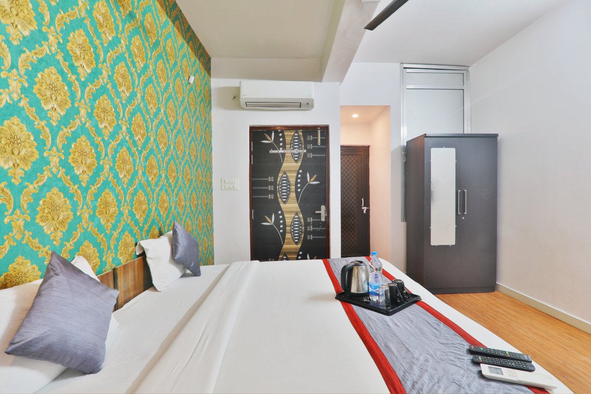 Spacious hotel rooms in Gomti Nagar perfect for families visiting Lucknow