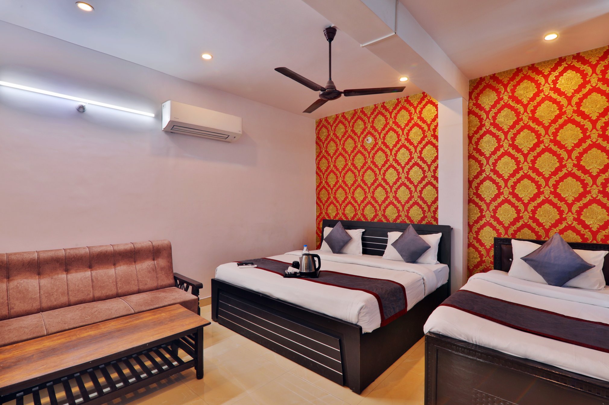 couple friendly rooms in gomti nagar